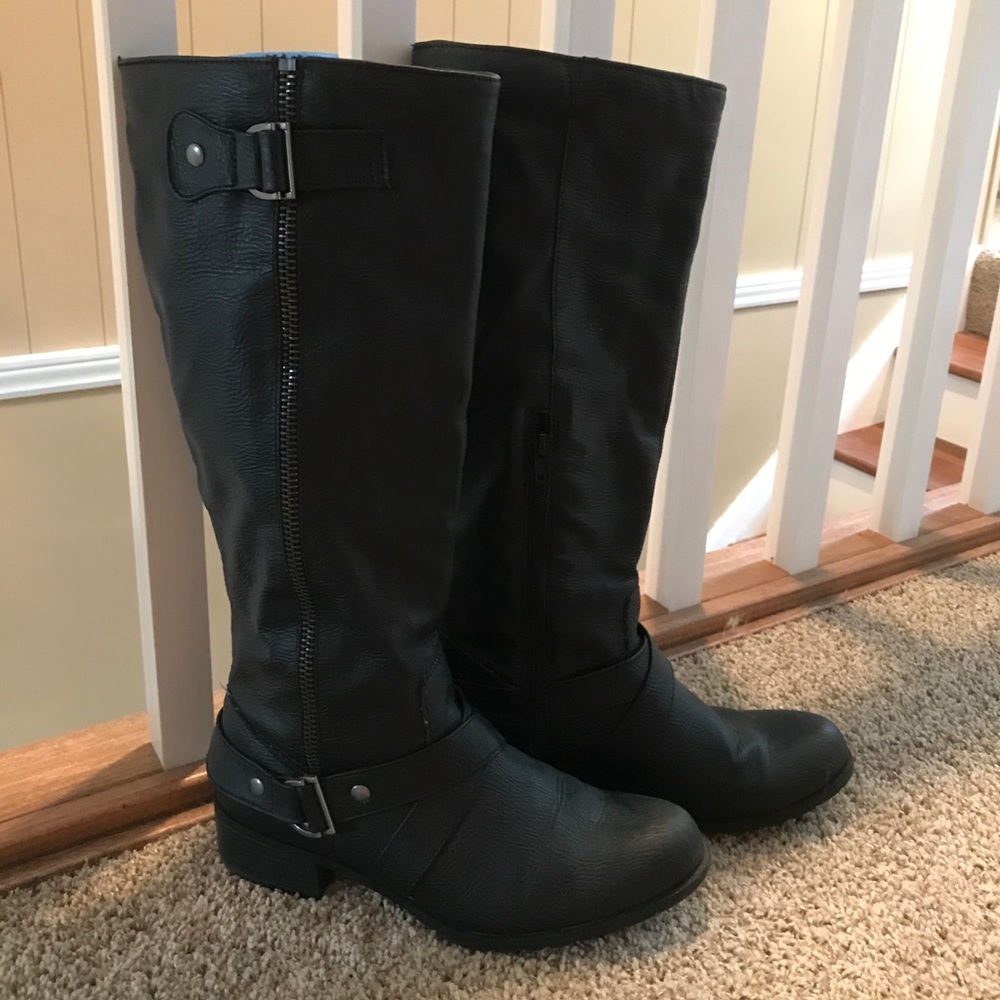 Black boots, 9.5
